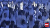 Berbagai dekorasi mulai dari percikan api yang memancar dari langit-langit hingga liukan tubuh penari latar, serta instalasi jellyfish dance raksasa berhasil menambah kehebohan perhelatan akbar tersebut. CNN Indonesia/Bisma Septalisma
