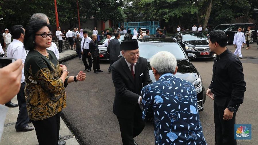 Mantan Gubernur BI dua periode Alm. Rachmat Saleh disholatkan di masjid Al Kautsar LPPI Jakarta sebelum dimakamkan di San Diego Hills, Karawang