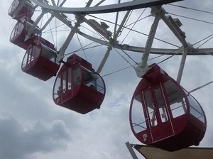 Sore-sore Santai di Bianglala Tertinggi di Jakarta, Megah di Atap Mal