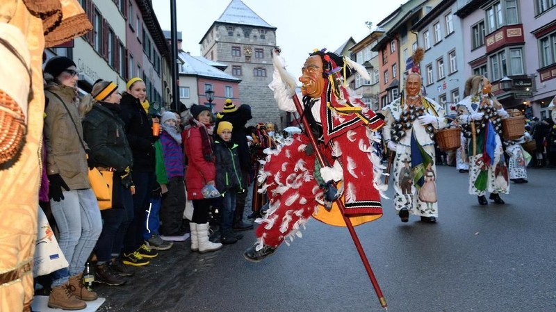 Ribuan Warga Jerman Mengikuti Karnaval Rose Monday. Karnaval tradisional Rose Monday merupakan puncak kegiatan pada musim karnaval jalanan Jerman.