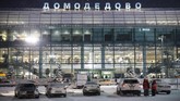 Pesawat buatan Rusia yang nahas itu berusia tujuh tahun dan dibeli Saratov Airlines dari sebuah maskapai Rusia lainnya setahun lalu. (AFP PHOTO/Maxim ZMEYEV)