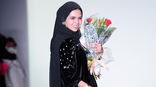 Abaya Vivi Zubedi Jadi Sorotan di New York Fashion Week