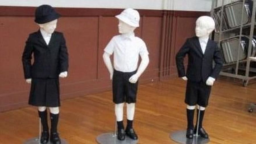 Bagaimana bila sekolah mewajibkan murid-muridnya menggunakan seragam dengan harga mencapai Rp 10 juta?