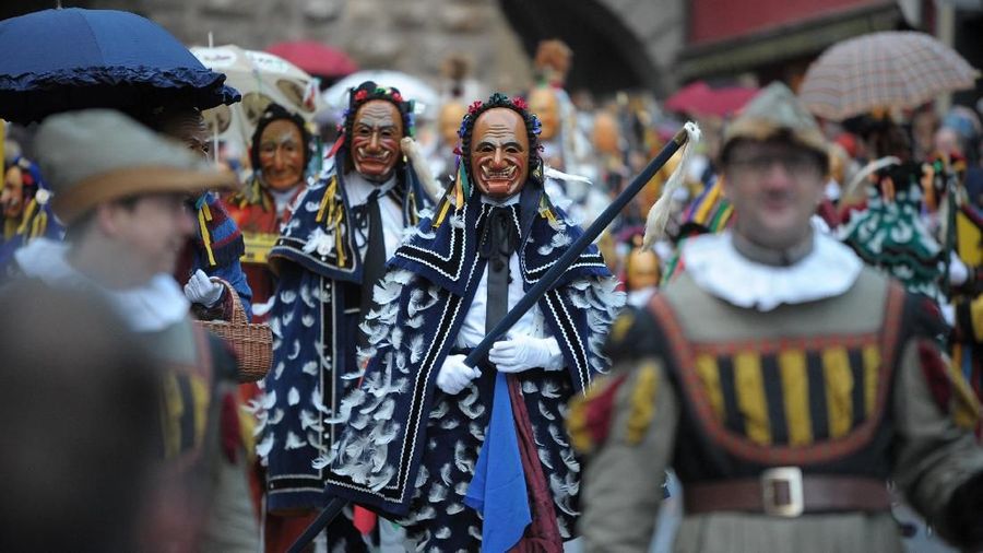 Ribuan Warga Jerman Mengikuti Karnaval Rose Monday. Karnaval tradisional Rose Monday merupakan puncak kegiatan pada musim karnaval jalanan Jerman.
