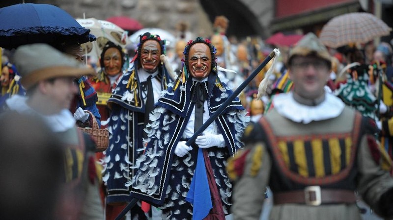 Ribuan Warga Jerman Mengikuti Karnaval Rose Monday. Karnaval tradisional Rose Monday merupakan puncak kegiatan pada musim karnaval jalanan Jerman.