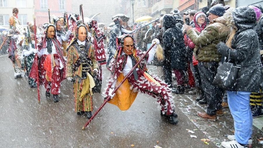 Ribuan Warga Jerman Mengikuti Karnaval Rose Monday. Karnaval tradisional Rose Monday merupakan puncak kegiatan pada musim karnaval jalanan Jerman.