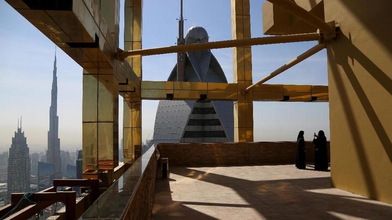 Hotel Gevora yang terletak di jalan raya utama Dubai Sheikh Zayed Road, menjadi hotel tertinggi di dunia dengan ketinggian mencapai 356 meter.