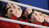 Ini juga pertama kalinya begitu banyak warga Korsel berhadapan langsung dengan orang Korut, setelah berpuluh tahun hidup berdampingan, tapi masih dalam kondisi berperang. (Reuters/Bryan Snyder)