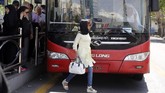Pada Desember lalu, revolusi baru diam-diam dimulai ketika seorang perempuan melepas hijabnya di depan umum dan mengibarkannya seperti bendera. (AFP Photo/Atta Kenare)
