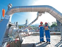 Pertamina yang Sulit Jadi Tuan Rumah di Negeri Sendiri