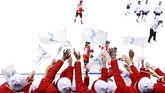 Gedung Kwandong Hockey Center bergemuruh ketika tim pemandu sorak Korea Utara memasuki salah satu lokasi Olimpiade Musim Dingin di Pyeongchang tersebut pada awal pekan ini. (Reuters/Grigory Dukor)