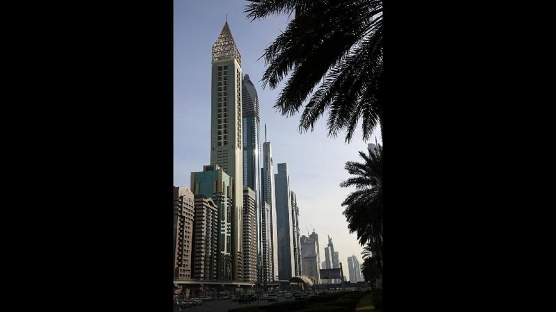 Hotel Gevora yang terletak di jalan raya utama Dubai Sheikh Zayed Road, menjadi hotel tertinggi di dunia dengan ketinggian mencapai 356 meter.