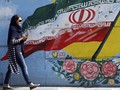 FOTO: Jejak Revolusi dan Kewajiban Berhijab di Iran