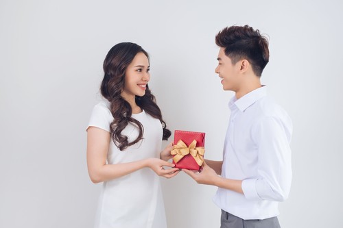 Bukan Bunga, Ini Kado Valentine Paling Favorit Wanita Indonesia Bukan Bunga, Ini Kado Valentine Paling Favorit Wanita Indonesia