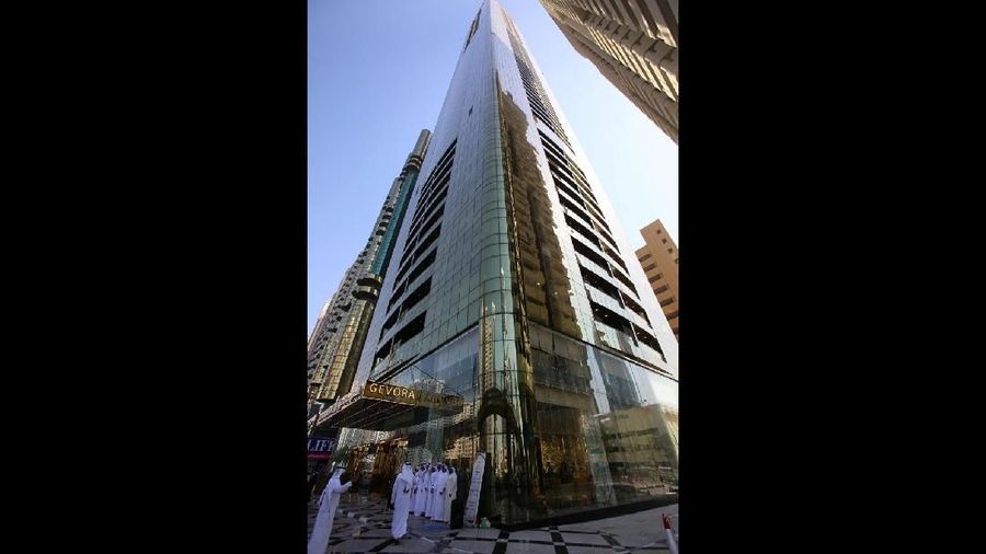 Hotel Gevora yang terletak di jalan raya utama Dubai Sheikh Zayed Road, menjadi hotel tertinggi di dunia dengan ketinggian mencapai 356 meter.