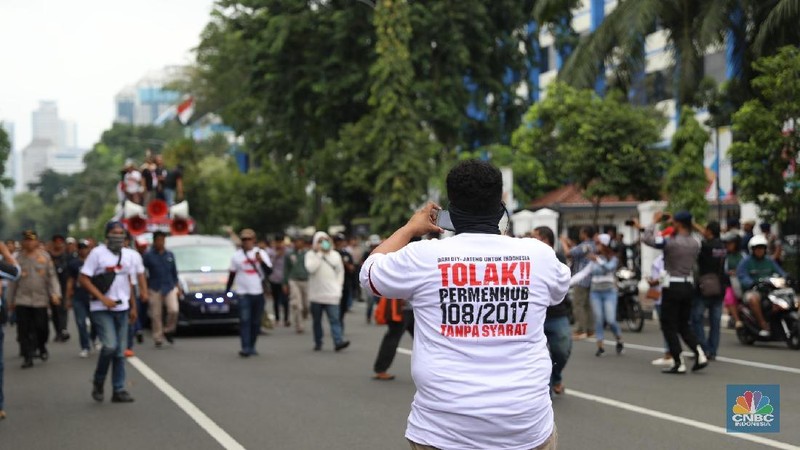 Driver taksi online kembali berdemo menolak Peraturan Menteri Perhubungan Nomor 108 Tahun 2017.