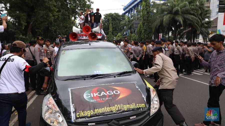 Rencananya, bulan depan akan dilakukan penilangan bagi taksi online yang melanggar peraturan PM 108/2017. 