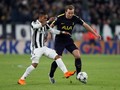 Ludahi Pemain Sassuolo, Douglas Costa Minta Maaf