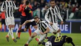 Masuk ke babak kedua, Juventus dan Tottenham Hotspur saling bertukar serangan. (REUTERS/Max Rossi)