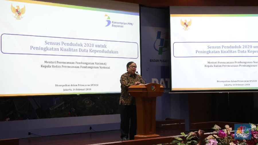 Menteri Bambang hanya melemparkan senyuman. Menurut dia, keputusan tersebut merupakan hak pregoratif kepala negara.