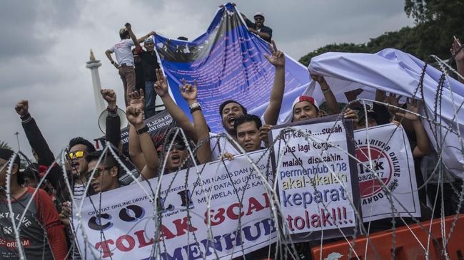 Jokowi 'Teleconference' Dengan Perwakilan Demo Taksi Online