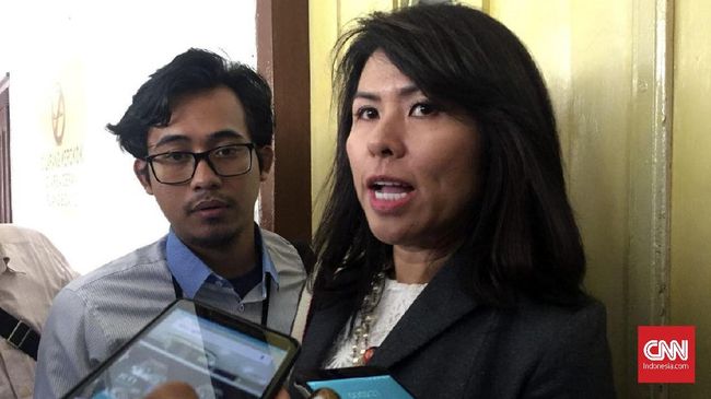 Ahok Serahkan <i>Screenshot</i> Percakapan Vero dan Julianto
