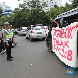 Sanksi Tilang Bagi Driver Taksi Online Mulai Berlaku April