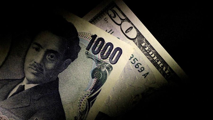 Ilustrasi mata uang Japan Yen dan US Dollar. (Foto : REUTERS/Thomas White/)