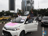 Menhub: Meski Didemo, Aturan Taksi Online Tetap Jalan