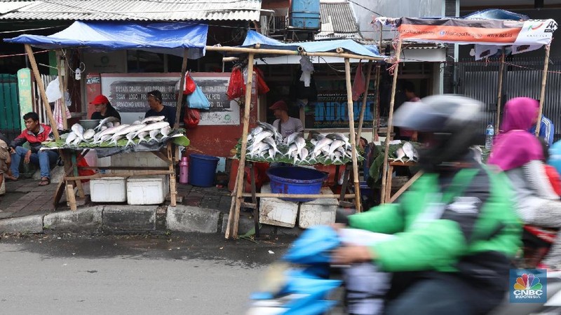 Jelang Imlek banyak pedagang Ikan Bandeng dadakan menjajakan dagagannya.