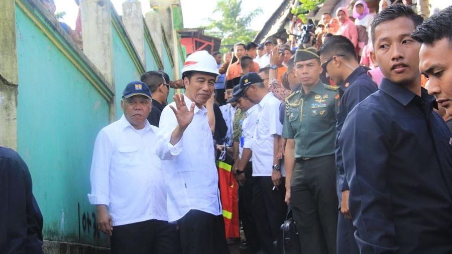 Jokowi memberikan pujian kepada Menteri Pekerjaan Umum dan Perumahan Rakyat (PUPR) Basuki Hadimuljono.