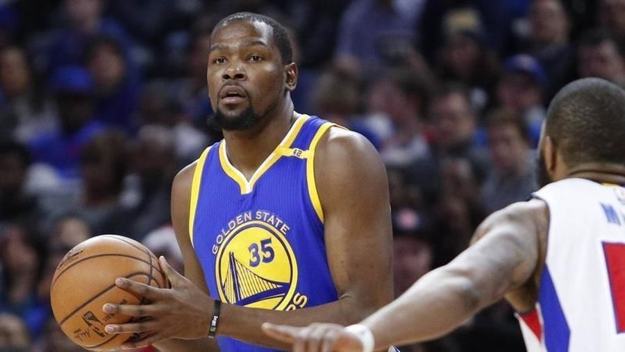 Bintang tim NBA Golden State Warriors, Kevin Durant, menolak perpanjangan kontrak senilai US$31,5 juta (Rp 445 miliar).