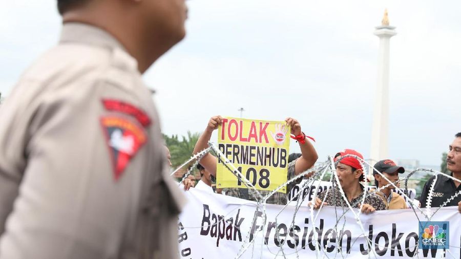 Driver taksi online kembali berdemo menolak Peraturan Menteri Perhubungan Nomor 108 Tahun 2017.