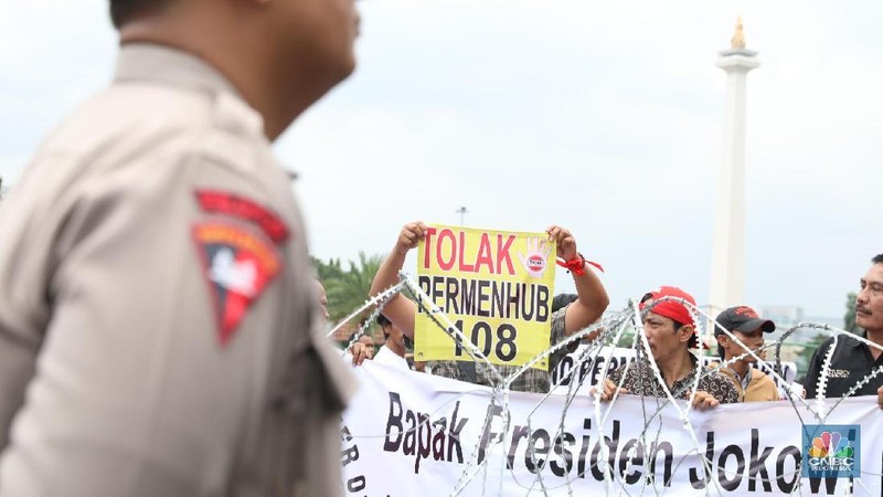 Driver taksi online kembali berdemo menolak Peraturan Menteri Perhubungan Nomor 108 Tahun 2017.