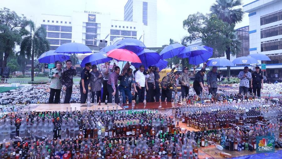 Bea Cukai tengah menelusuri transaksi dagang elektronik atau e-commerce yang jadi sarana baru penyebaran obat terlarang.