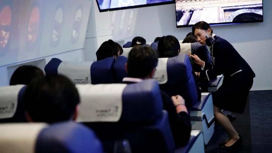 Sensasi keliling dunia secara virtual di restoran First Airlines.