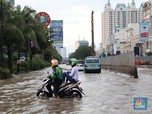 Waspada! BMKG Beri Peringatan Dini Hujan plus Kilat di DKI