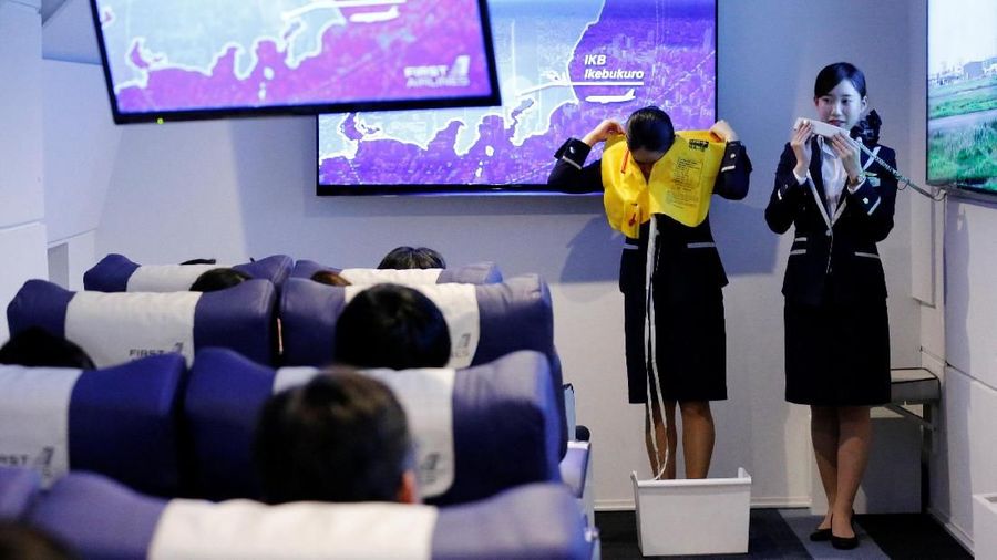 Sensasi keliling dunia secara virtual di restoran First Airlines.