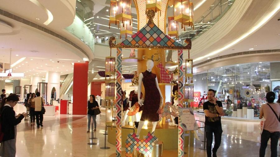Dalam memperingati Imlek, sejumlah mal di Jakarta menggelar berbagai acara. Di antaranya adalah Grand Indonesia dan Lotte Shopping Avenue.