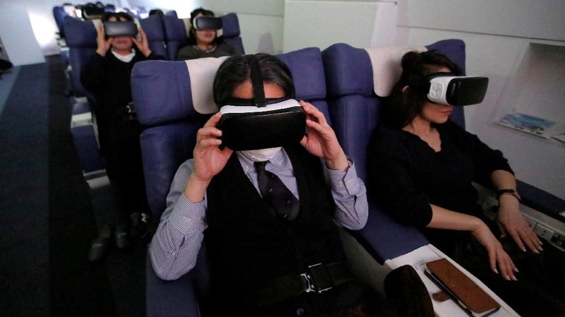 Sensasi keliling dunia secara virtual di restoran First Airlines.