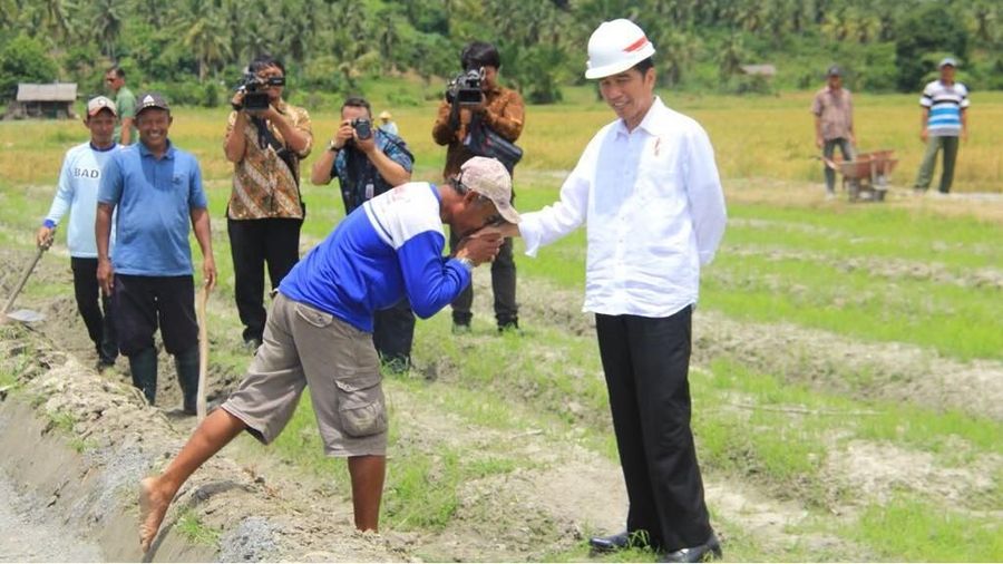 Presiden Tinjau Program Padat Karya Tunai di Seram Bagian Barat.
