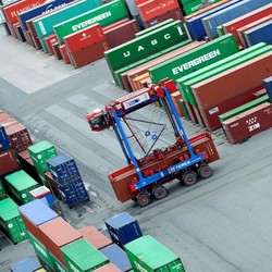 Neraca Dagang Diramal Surplus Tinggi, Tanda RI Sedang Resesi!