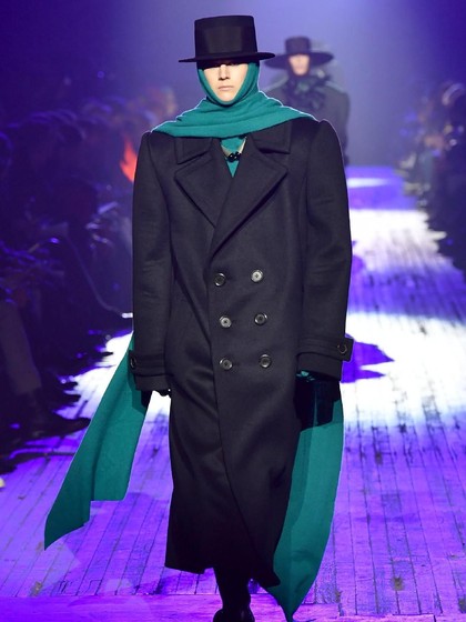 Marc Jacobs Tampilkan Model Berhijab di New York Fashion Week Marc Jacobs Tampilkan Model Berhijab di New York Fashion Week