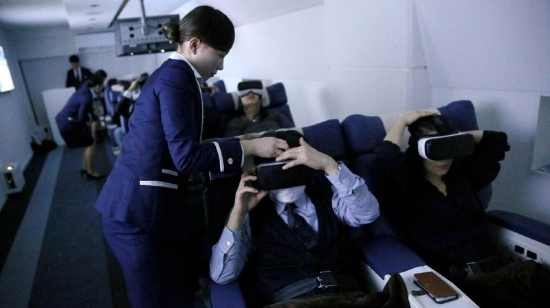 Sensasi keliling dunia secara virtual di restoran First Airlines.