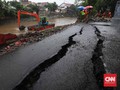 Anies Pastikan Perbaikan Jalan Retak di Matraman 1 Bulan