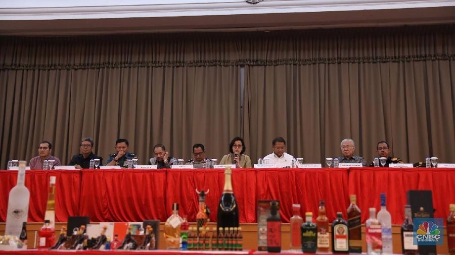 Pemusnahan barang-barang ilegal yang nilainya mencapai Rp 45 miliar.