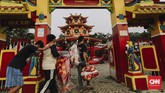 Hampir setiap sore menjelang Tahun Baru Imlek, kawasan Kampung Pasar Lama, Cileungsi selalu dimeriahkan suara musik pengiring tarian barongsai dari anak-anak persaudaraan Tiong Gie Say yang sedang berlatih. (CNNIndonesia/Adhi Wicaksono)
