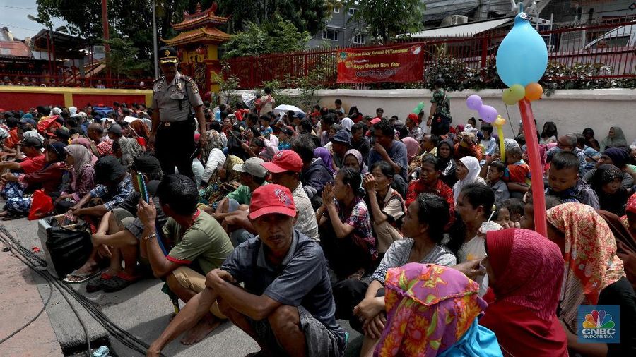 Warga keturunan Tionghoa melakukan perayaan tahun Baru Imlek 2569.