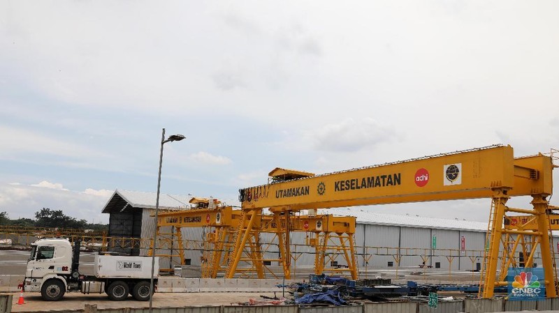 Progres proyek pembangunan kereta api ringan atau Light Rail Transit (LRT) yang ditargetkan akan rampung pada 2019