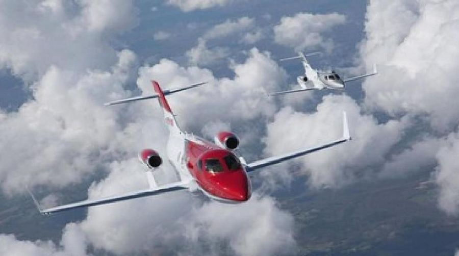 Honda meluncurkan HondaJet, jet ringan pertamanya, dalam acara Singapore Air Show